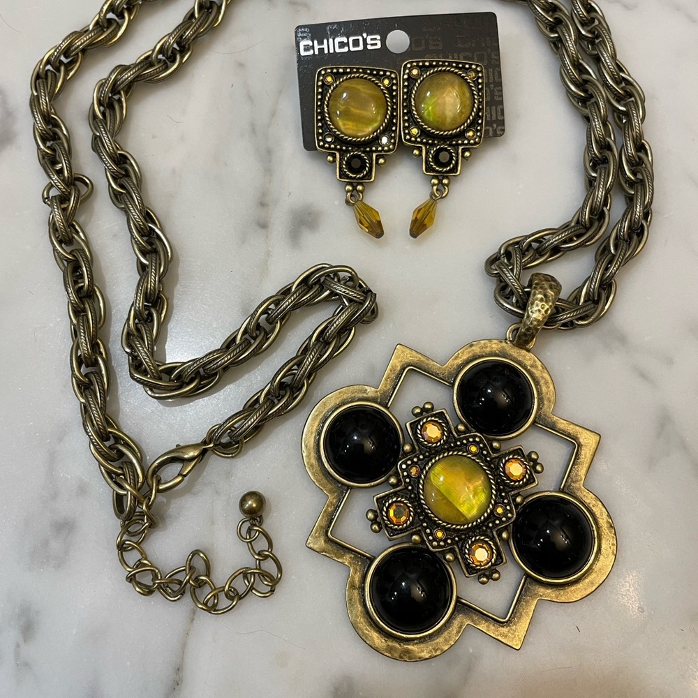 NWOT KAHALA NECKLACE & earring set